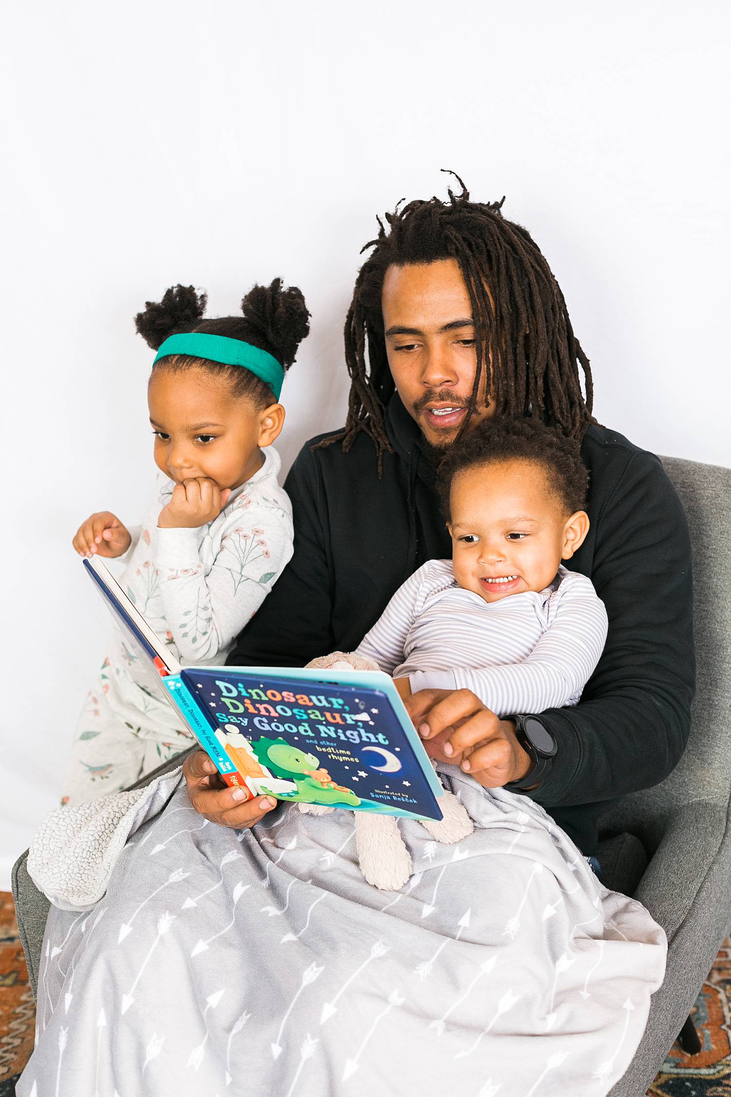 family reading bedtime stories for bedtime routine, content for sleep consultants